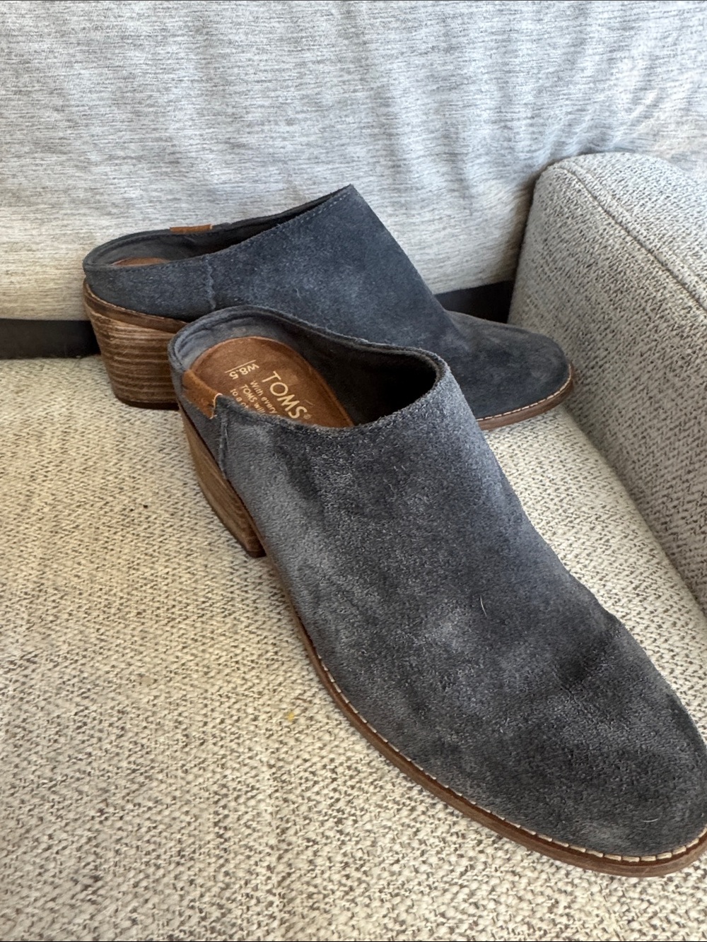 TOMS Leila Suede Block Heel Mules in Forged Iron Grey - Size 8.5 Like New